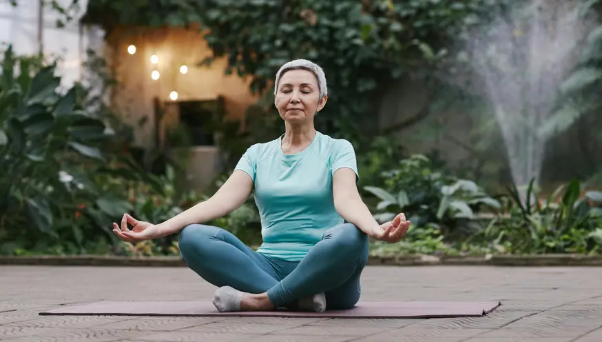 Read more about the article Padmasana/पद्मासन, जिसे कमल मुद्रा भी कहा जाता है,यह कई लाभ प्रदान करता है