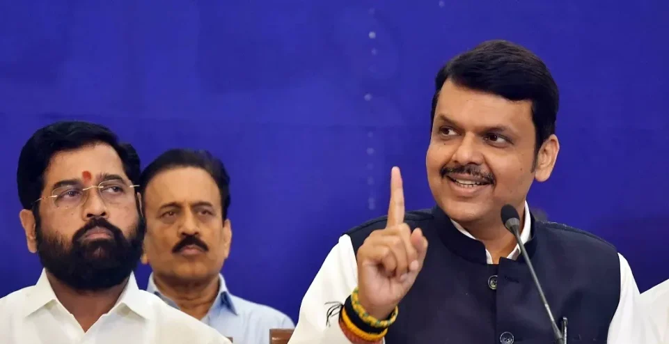 You are currently viewing maharashtra elections 2024 से पहले BJP का मास्टरमूव! एनकाउंटर स्पेशलिस्ट की पत्नी सहित 3 प्रमुख नेताओं ने अपना नामांकन वापस लिया।