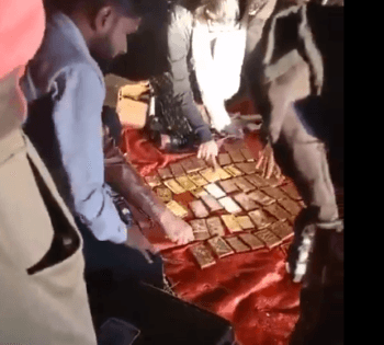 Read more about the article Bhopal में एक लावारिस कार से 10 करोड़ रुपये नकद और 52 किलो Gold बरामद हुआ है, जिसके बाद आयकर विभाग ने मामले की जांच शुरू कर दी है।